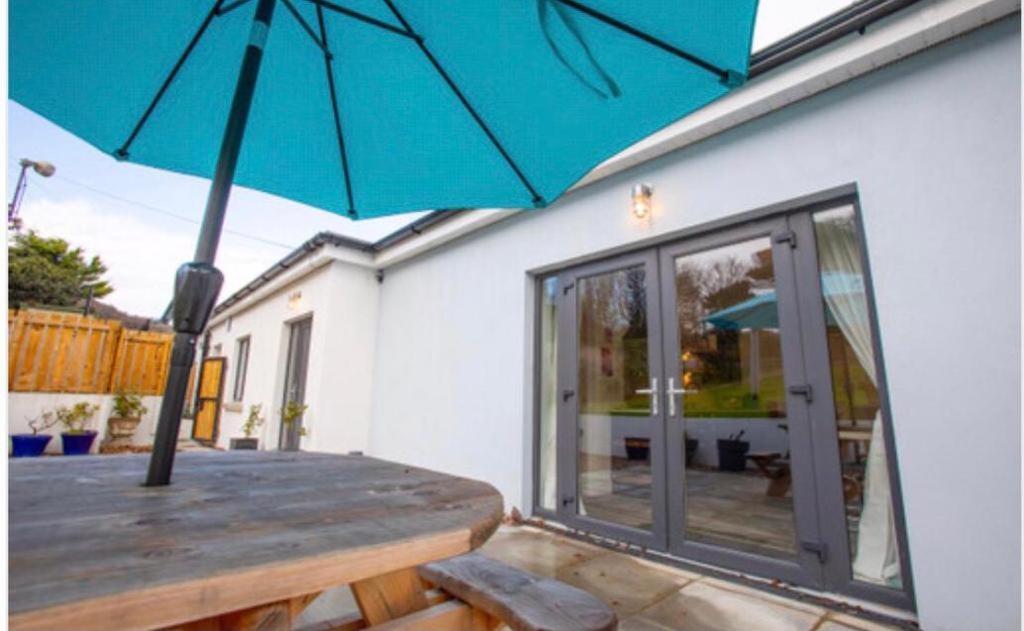 Josies Place At Waters Edge Self Catering Apartment Glenarm Eksteriør billede