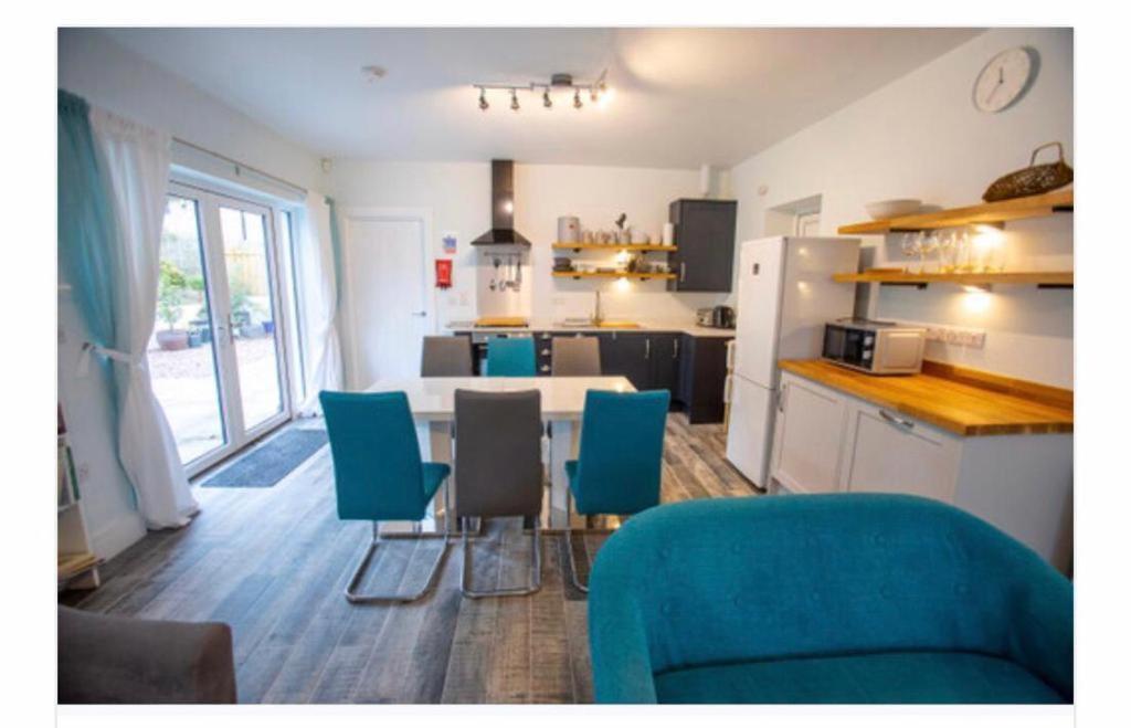 Josies Place At Waters Edge Self Catering Apartment Glenarm Eksteriør billede